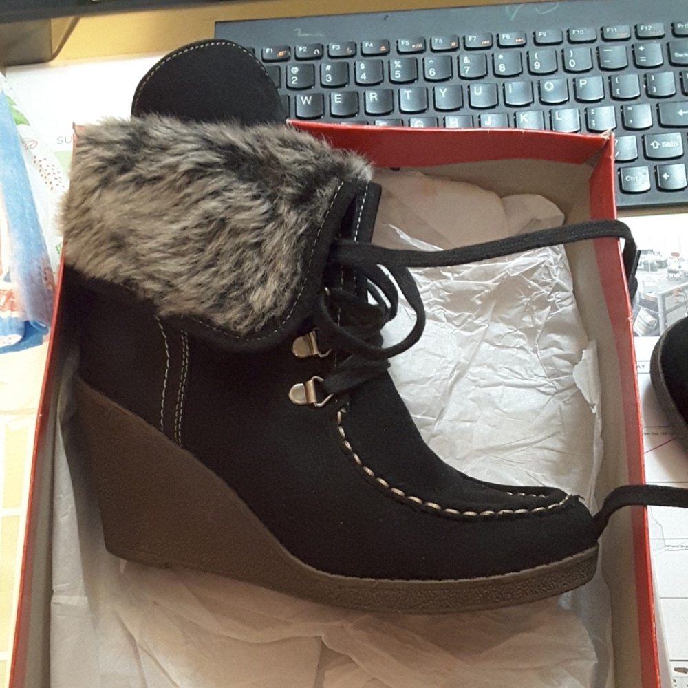 Black l.e.i wedge boots
